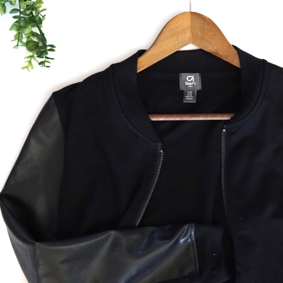 GAP Jackets & Blazers - 4/$25 Gap Fit Zip Up Jacket! Size XS!